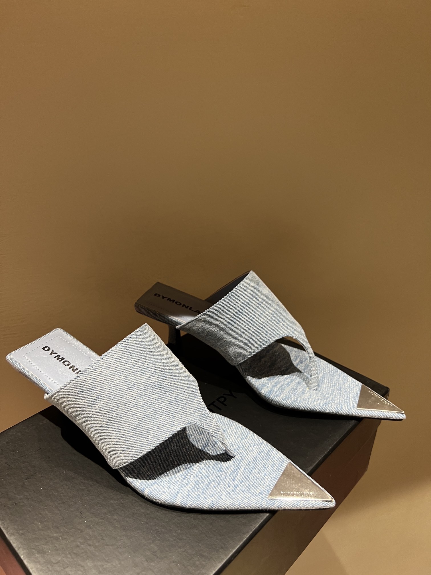 Trendy Metallic Cowboy Sandals with Unique Design and High Heels - 图片 6