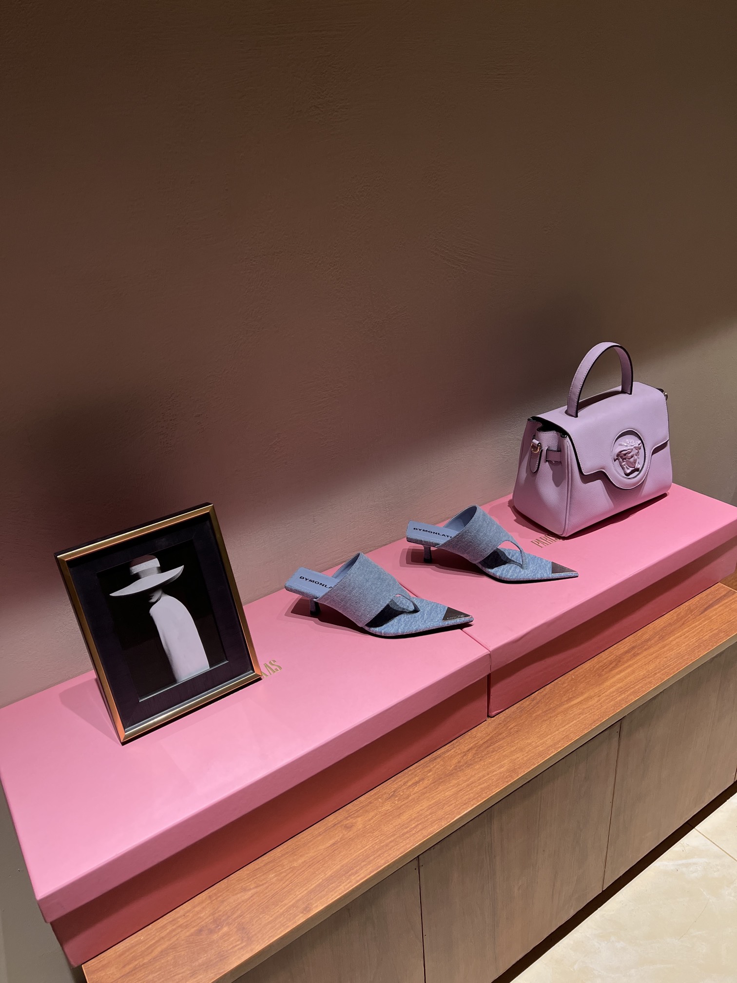 Trendy Metallic Cowboy Sandals with Unique Design and High Heels - 图片 1