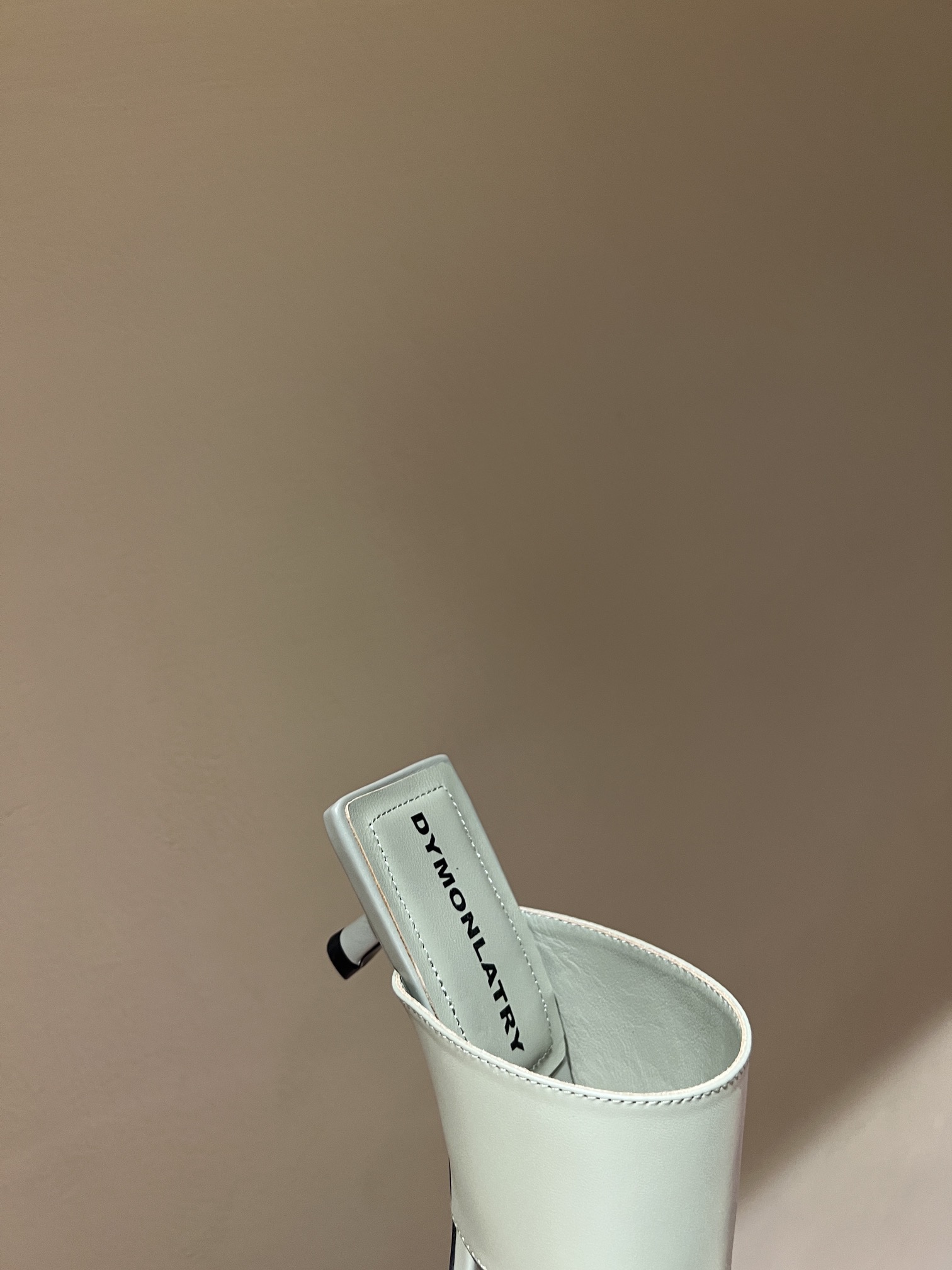 Top Edition: Unique Metallic Head Decorated Cowboy Color Summer Sandals - 图片 6