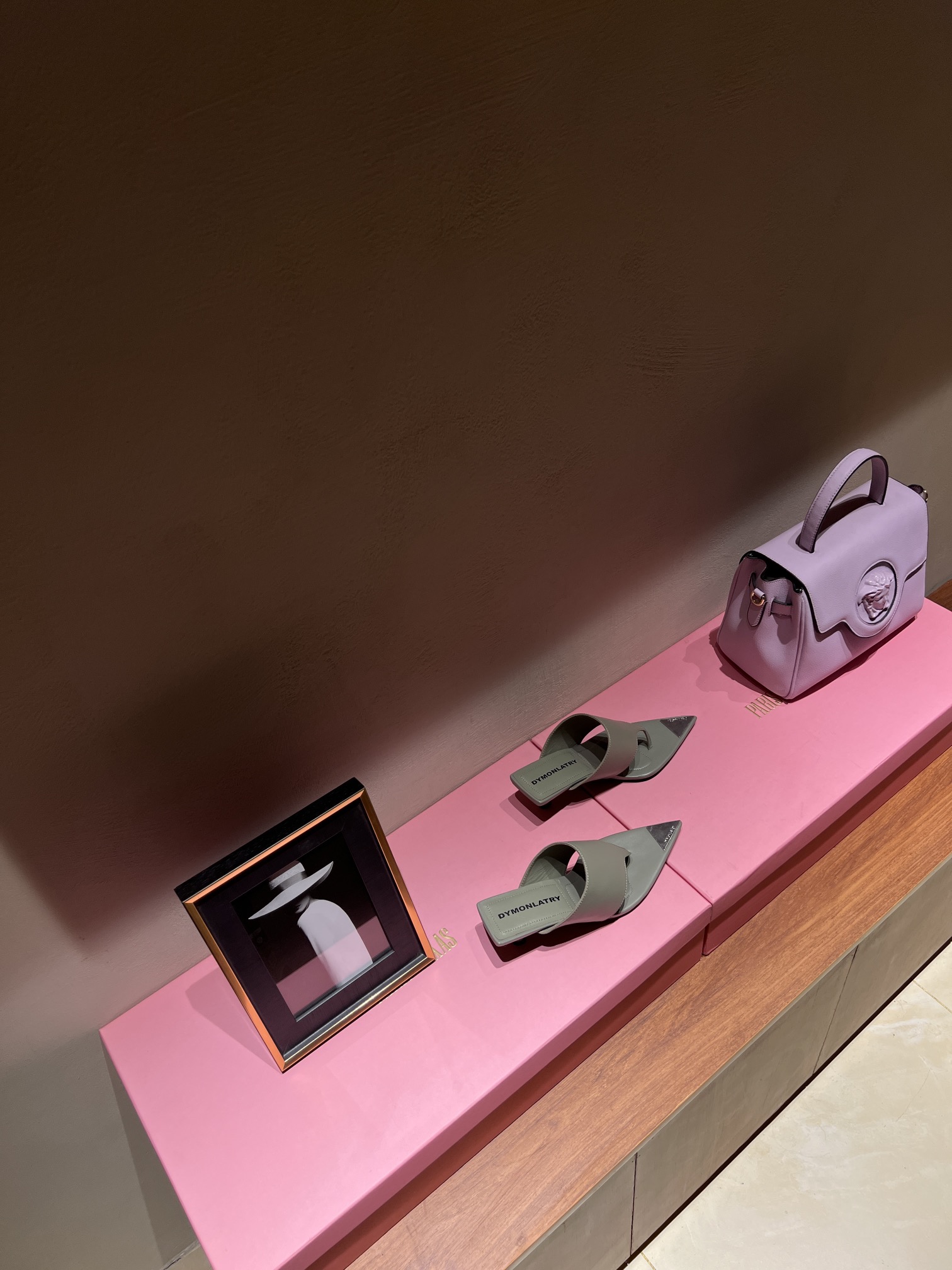 Top Edition: Unique Metallic Head Decorated Cowboy Color Summer Sandals - 图片 9