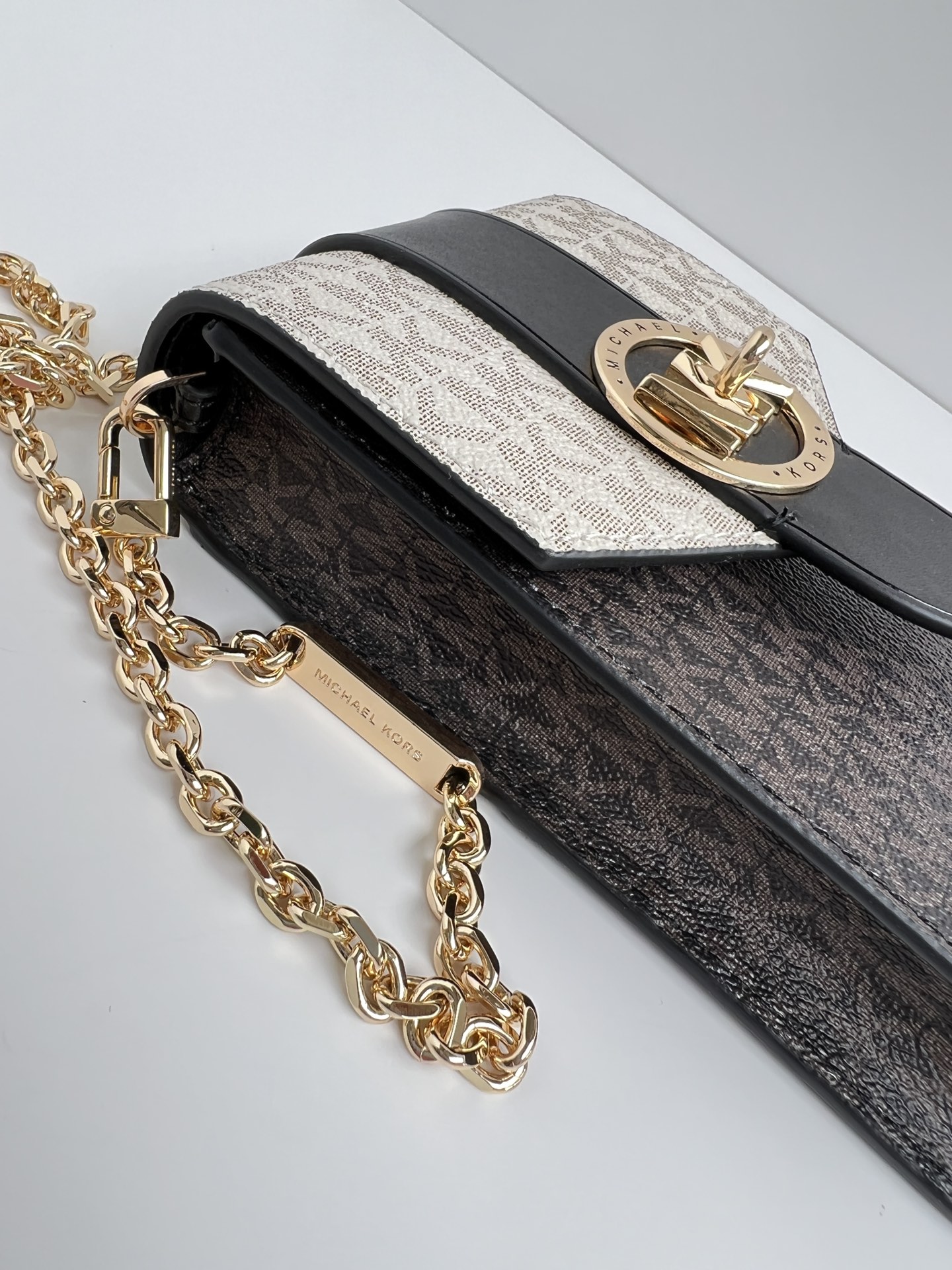 Michael Kors Mk Charm 小号链条手机包