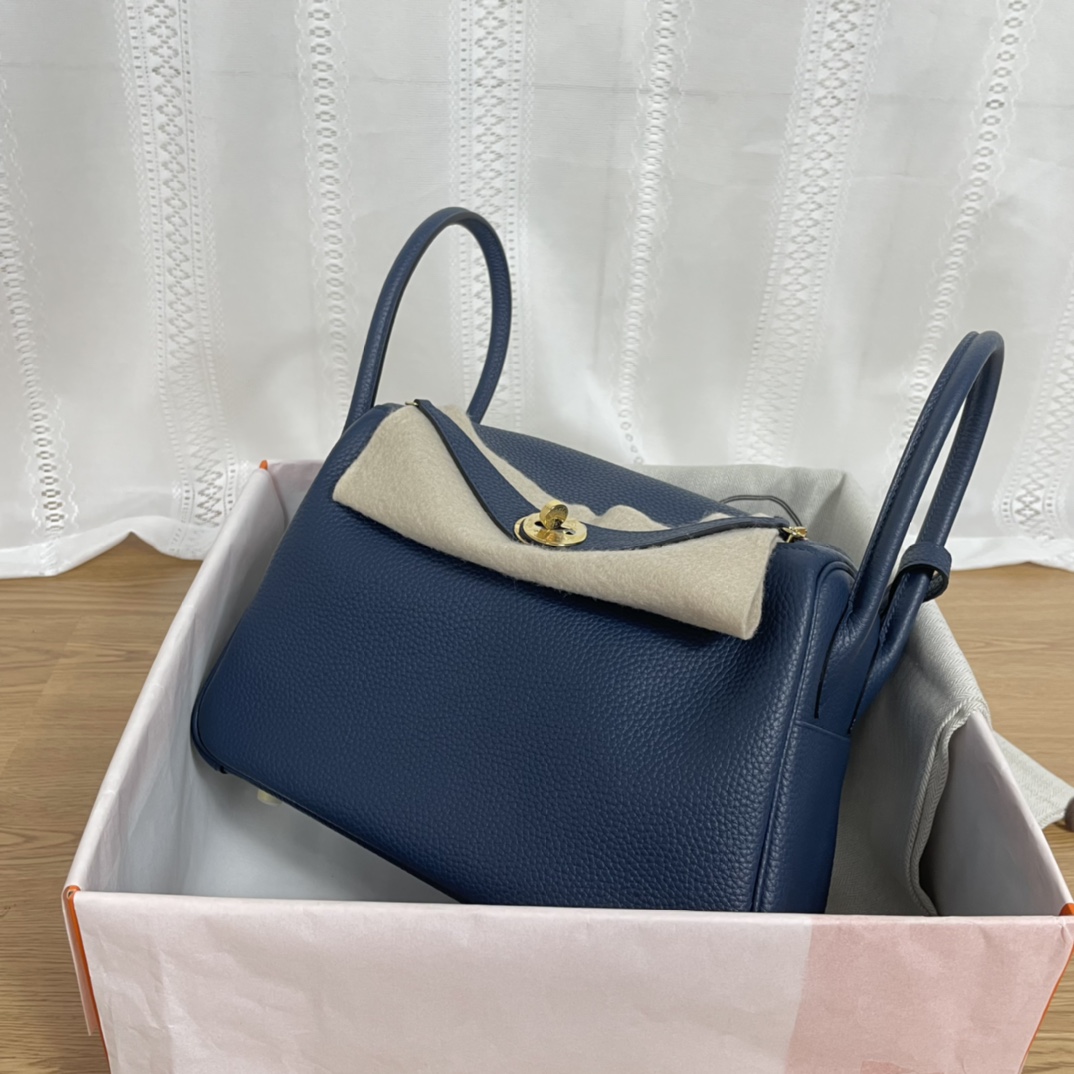 NO:717906,Lindy 26cm sapphire blue, gold buckle, imported TC leather, handmade wax thread, full leather with good gloss ~, Hermes, hermes, Hermes,19860909Lindy 26cm 宝石蓝 金扣 进口TC皮 手工蜡线 皮质饱满光泽度好～,爱马仕,hermes,Hermes,,Bag