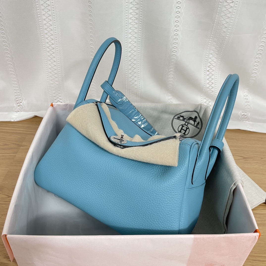 NO:717910,Lindy 26cm Northern Blue Silver Buckle Imported TC Leather Handmade Waxed Thread Full Leather with Good Gloss~,Hermes,hermes,Hermes,19860909Lindy 26cm 北方蓝 银扣 进口TC皮 手工蜡线 皮质饱满光泽度好～,爱马仕,hermes,Hermes,,Bag