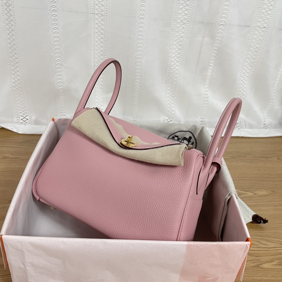 NO:717913,Lindy 26cm cherry blossom pink gold buckle, imported TC leather, handmade wax thread, full leather and good gloss ~, Hermes, hermes, Hermes,19860909Lindy 26cm 樱花粉 金扣 进口TC皮 手工蜡线 皮质饱满光泽度好～,爱马仕,hermes,Hermes,,Bag