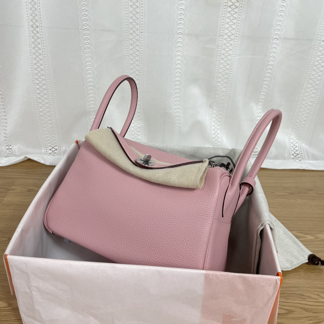 NO:717916,Lindy 26cm cherry blossom pink silver buckle, imported TC leather, handmade wax thread, full leather and good gloss ~, Hermes, hermes, Hermes,19860909Lindy 26cm 樱花粉 银扣 进口TC皮 手工蜡线 皮质饱满光泽度好～,爱马仕,hermes,Hermes,,Bag