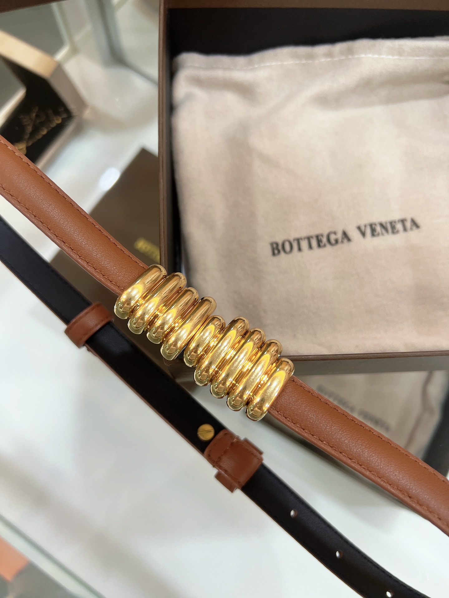 BV葆碟家  棕金金属扣缠绕式不规则设计金色圆环装饰束腰腰带