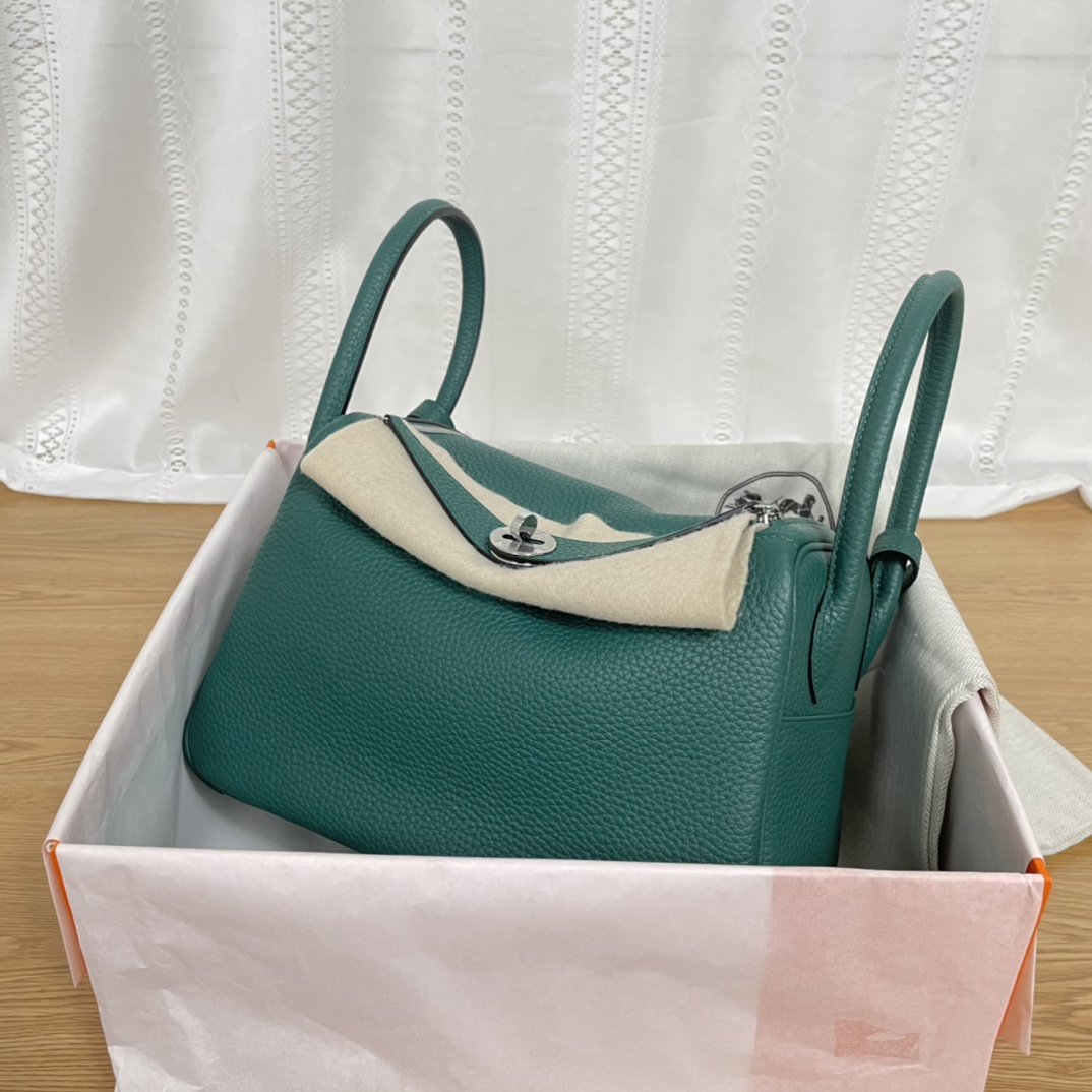 NO:717905,Lindy 26cm, malachite green, silver buckle, imported TC leather, handmade wax thread, full leather with good gloss ~, Hermes, hermes, Hermes,19860909Lindy 26cm 孔雀绿 银扣 进口TC皮 手工蜡线 皮质饱满光泽度好～,爱马仕,hermes,Hermes,,Bag
