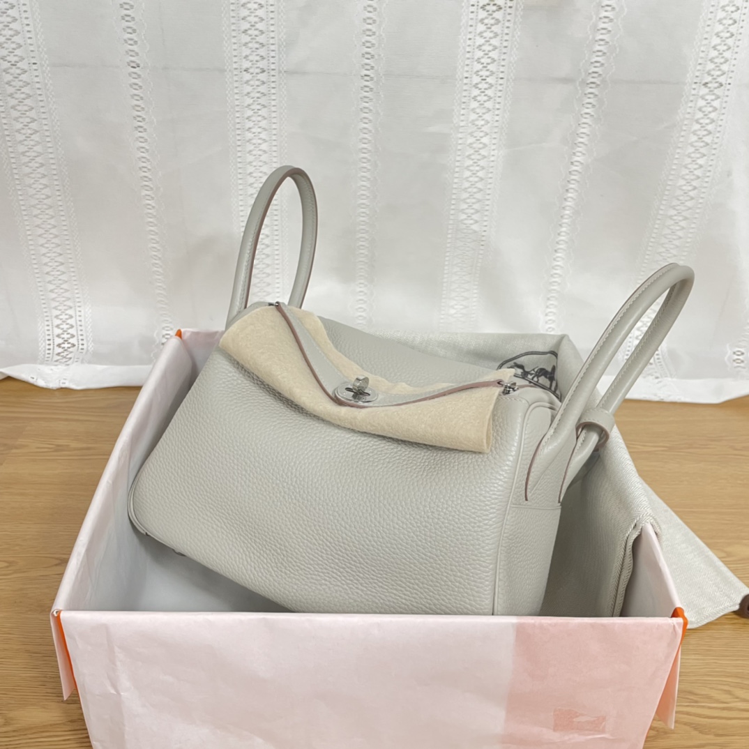 NO:717932,Lindy 26cm, pearl gray, silver buckle, imported TC leather, handmade wax thread, full leather with good gloss ~, Hermes, hermes, Hermes,19860909Lindy 26cm 珍珠灰 银扣 进口TC皮 手工蜡线 皮质饱满光泽度好～,爱马仕,hermes,Hermes,,Bag