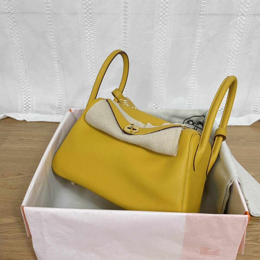 NO:717929,Lindy 26cm amber yellow gold buckle, imported TC leather, handmade wax thread, full leather and good gloss ~, Hermes, hermes, Hermes,19860909Lindy 26cm 琥珀黄 金扣 进口TC皮 手工蜡线 皮质饱满光泽度好～,爱马仕,hermes,Hermes,,Bag