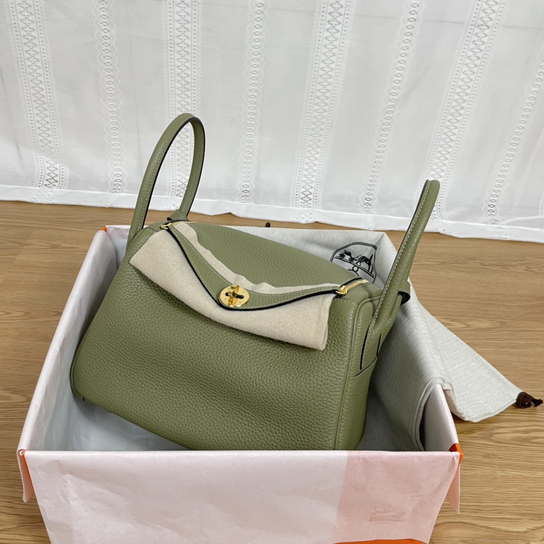 NO:717939,Lindy 26cm sage green, gold buckle, imported TC leather, handmade wax thread, full leather with good gloss ~, Hermes, hermes, Hermes,19860909Lindy 26cm 鼠尾草绿 金扣 进口TC皮 手工蜡线 皮质饱满光泽度好～,爱马仕,hermes,Hermes,,Bag