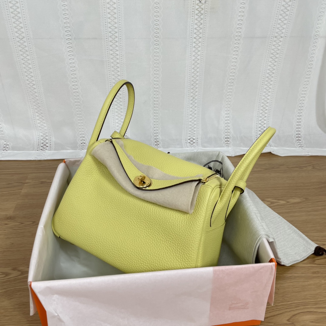 NO:717941,Lindy 26cm chick yellow gold buckle, imported TC leather, handmade wax thread, full leather with good gloss ~, Hermes, hermes, Hermes,19860909Lindy 26cm 小鸡黄 金扣 进口TC皮 手工蜡线 皮质饱满光泽度好～,爱马仕,hermes,Hermes,,Bag