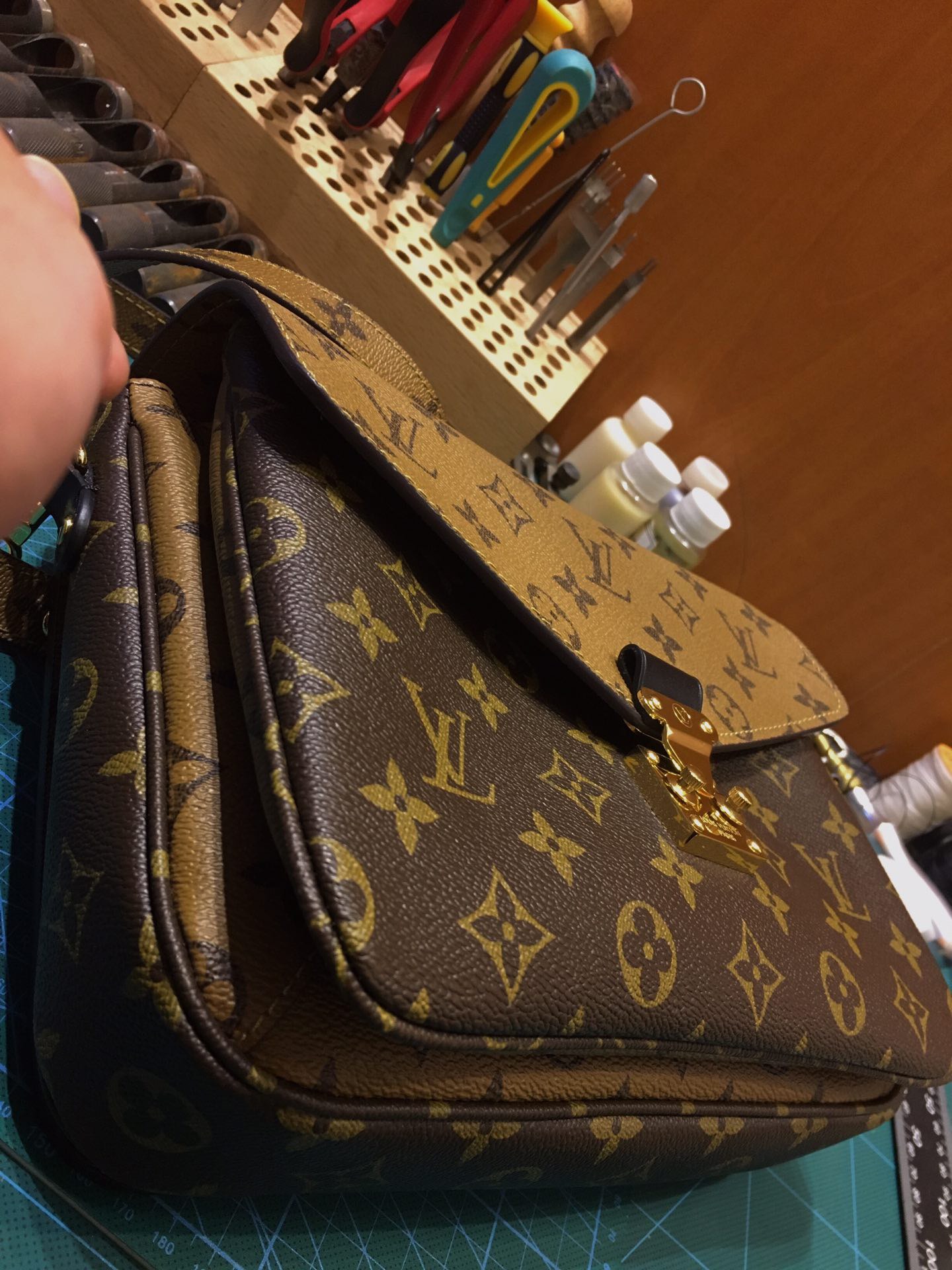 Louis Vuitton 专柜款经典手袋 4