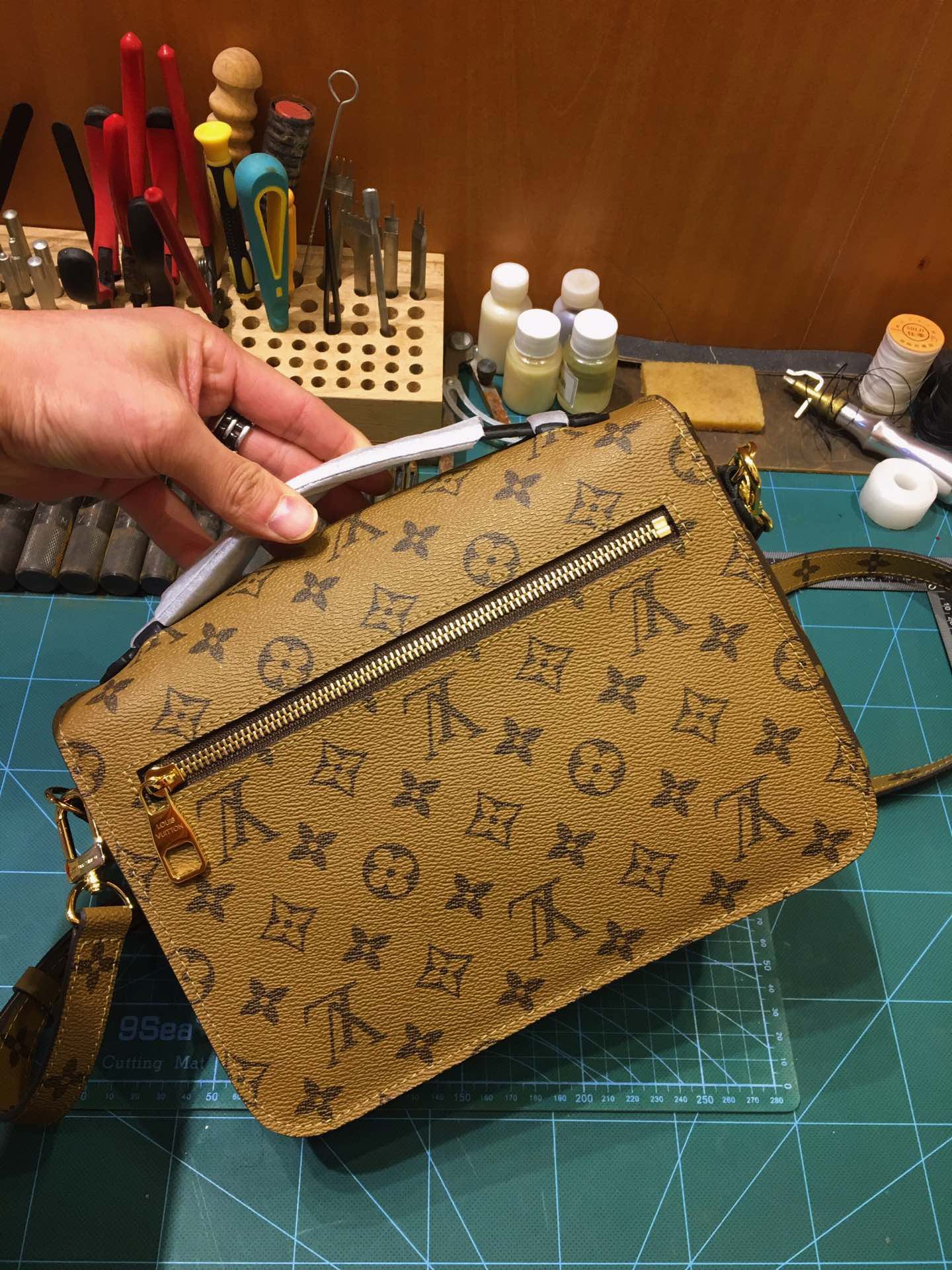 Louis Vuitton 专柜款经典手袋 2