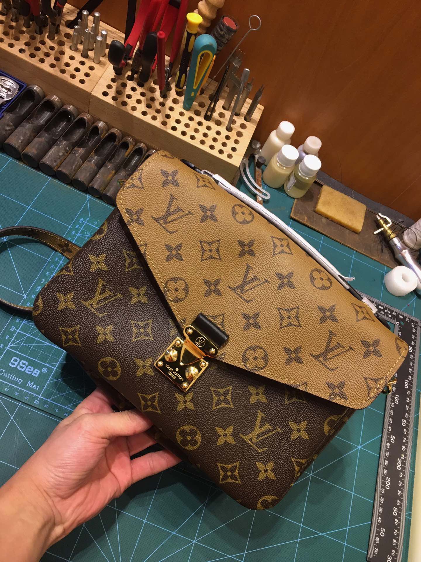 Louis Vuitton 专柜款经典手袋 3