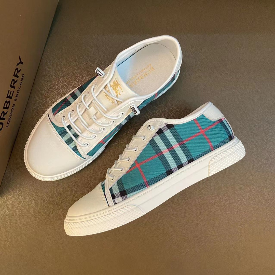 I5    Burberry 巴宝莉 经典休闲鞋2022休闲运动男鞋，懒人套脚板鞋 帆船鞋 全新米兰时装时尚的设计，完美做工，原版复刻 霸气花纹😍 材质：头层牛皮➕进口布料柔软舒适，羊皮鞋垫，适合户外青年跑步🏃户外司机驾车鞋 🚗套脚方便 懒人乐福首选原版橡胶耐磨大底，男鞋