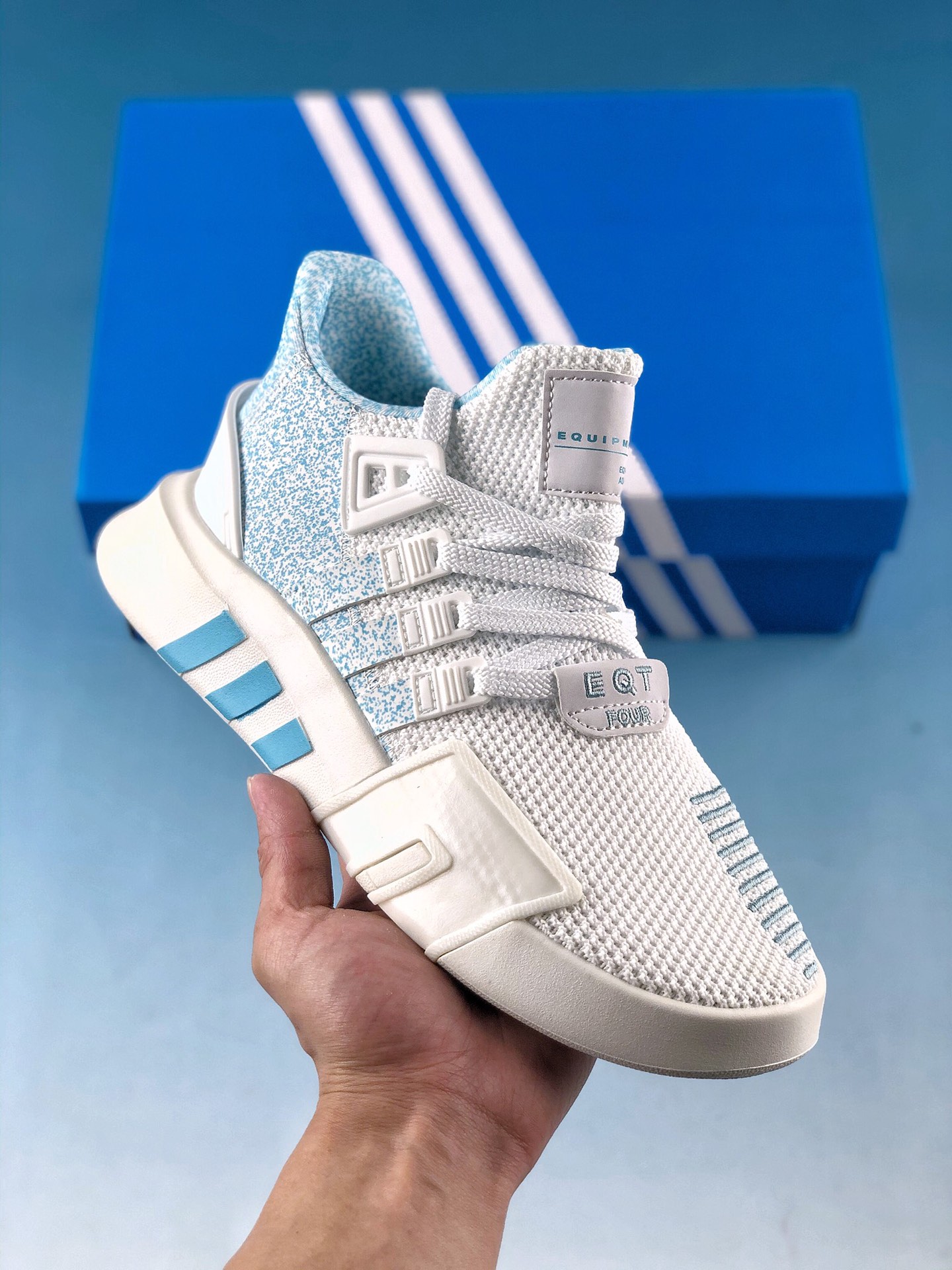  终端放店
AD EQT Bask ADV 白蓝
原装织面 正确丽新布中底 区别市面先行版本，原模具大底  可区别市面通货！正确PU大底 清洁度  鞋口鞋型 欢迎对比专柜原鞋
Size：36 36.5 37 38 38.5 39 40 40.5 41 42 42.5 43 44 44.5 45