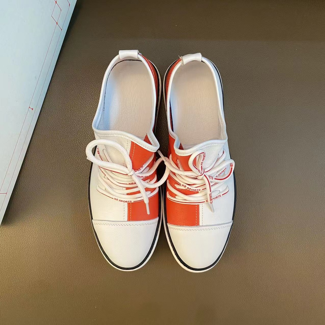 I0  高品质😍 欧美大师设计简洁高档大气，专柜品质值得信赖，面料进口顶级牛皮 。😍 羊皮内里🐑 做工精细，专柜原版大底，上脚舒适百搭，潮男乐福专属定制，小 麦昆 Alexander McQueen  适合司机户外行车🚗 休闲鞋系列之首 男鞋