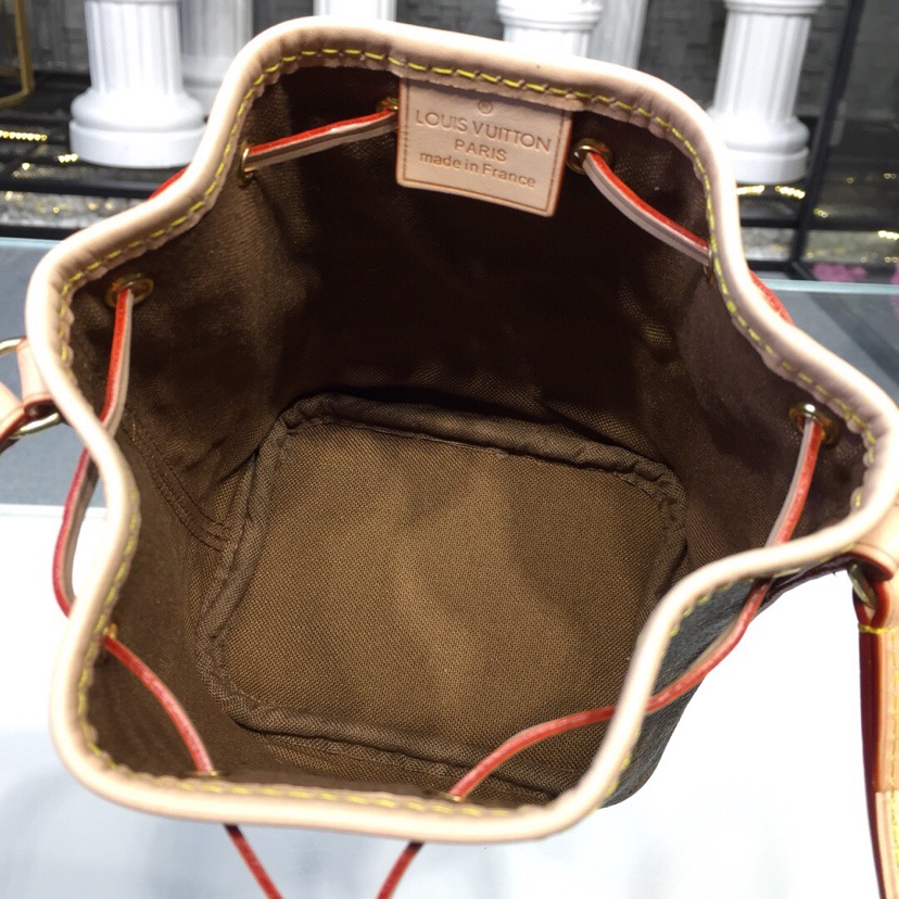 Louis Vuitton 专柜款经典手袋 7