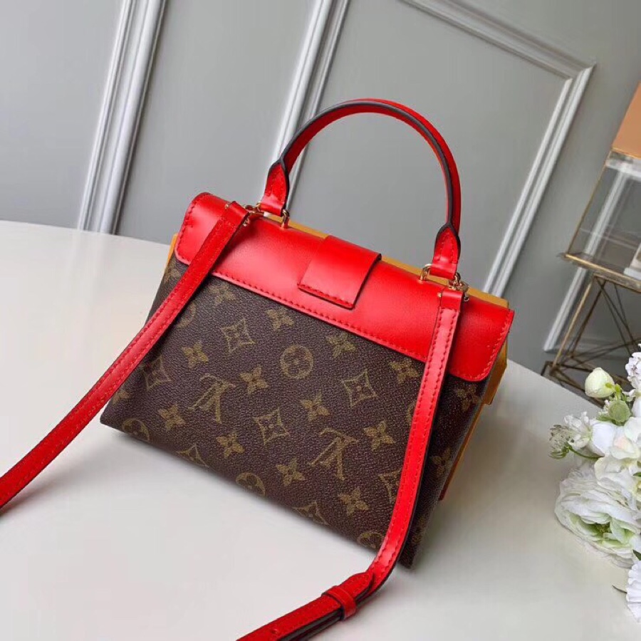 LOCKY BB 手袋 M44080粉🎭M44322红🎭M44141黑🎭M44321蓝🎭 这款小巧而有型的Locky BB手 3
