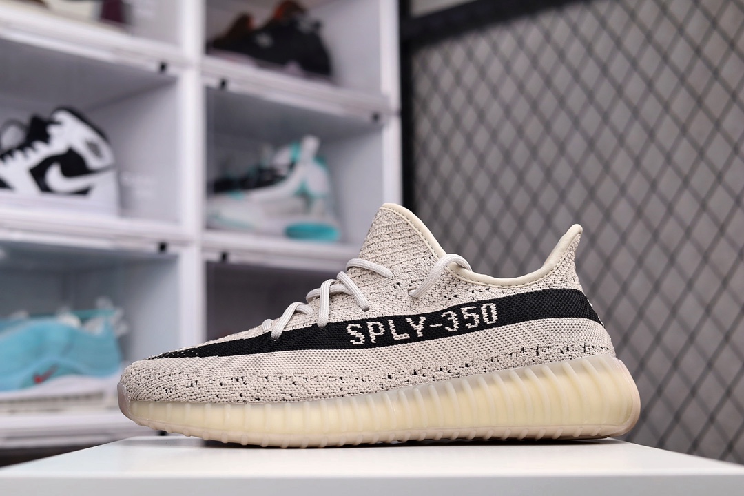 H0 Yeezy 350 Boost V2 外贸客户指定订单 原织面纯原1.0原织面精针织机，原厂反光针织面料顶级Boost 满钉大底 一切细节实拍如图极力推荐此版本 触碰性价比至高点