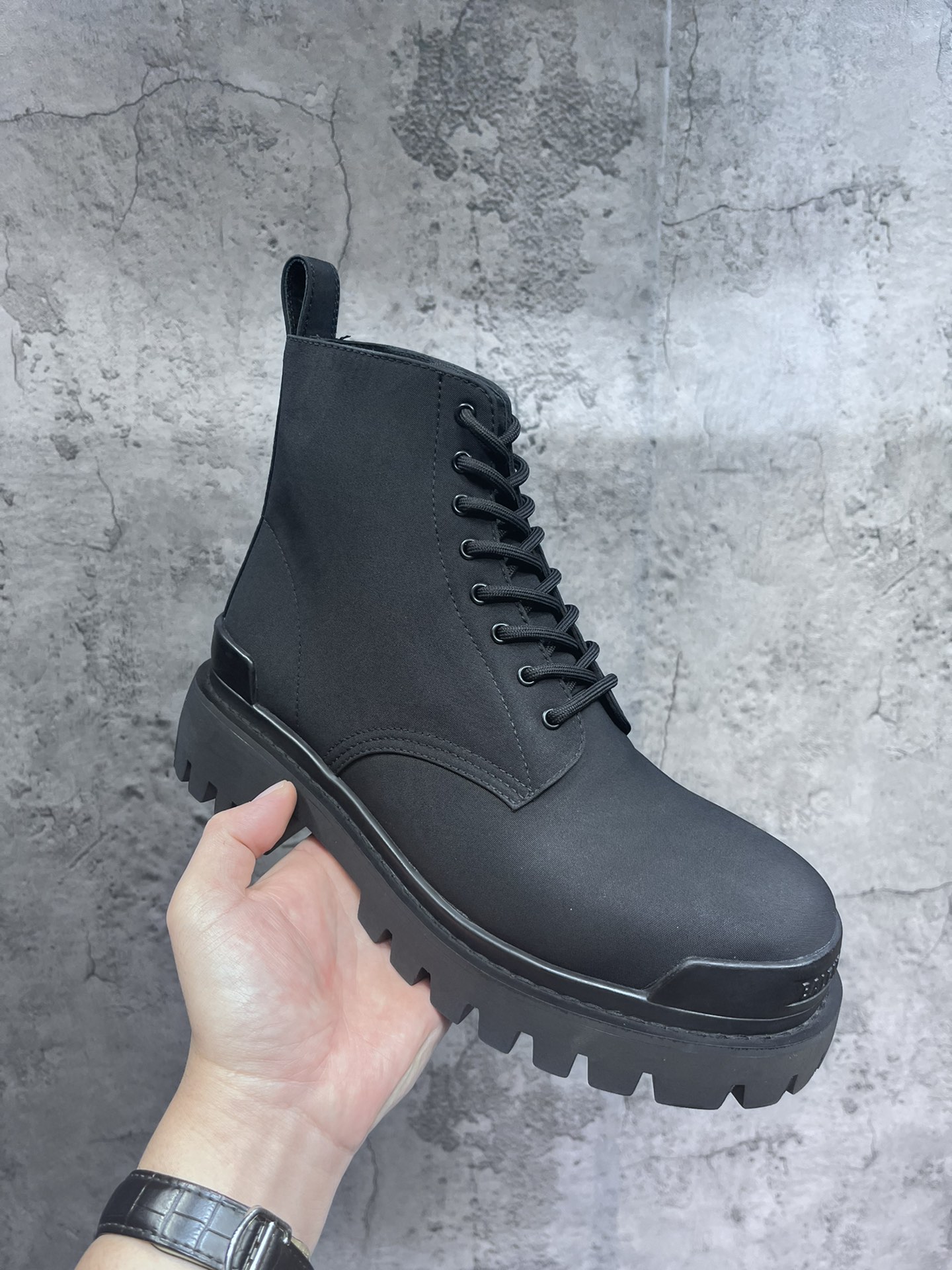 NO:575172,[BALENCIAGA] Size 39-44 (45 customized) 2025 top version Balenciaga STRIKE thick-soled derby shoes casual big-toe shoes, the original outsole is molded one to one, the outsole is fully routed, not the women's size outsole on the market, the fabric is imported open edge beads, foot pads cowhide, lining cowhide.,, balenciaga, balenciaga, cowhide19860909【BALENCIAGA】 码数39-44(45定做） 2025顶级版本巴黎世家Balenciaga STRIKE 厚底德比鞋休闲大头鞋,原版大底一比一开模,大底全真走线,非市面上女码大底,面料进口开边珠,垫脚牛皮,里布牛皮.,,balenciaga,balenciaga,cowhide,Men's shoes