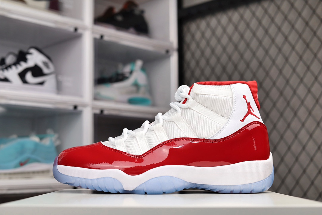 J0 莞产纯原 Air Jordan AJ11 “Cherry”白红 纯原版本原楦原纸板 最强11代版型 区分当前市场“伪纯原”原厂皮料 质感细腻 原厂双层漆皮 标志性美人尖 正确水晶蓝底（特殊工艺抗氧化处理）原厂碳纤板 中底钢印号货：CT F5 12-116QS