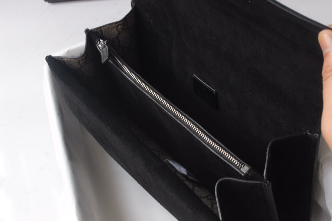 Gucci Bag Collection crafted with premium materials and signature design 3