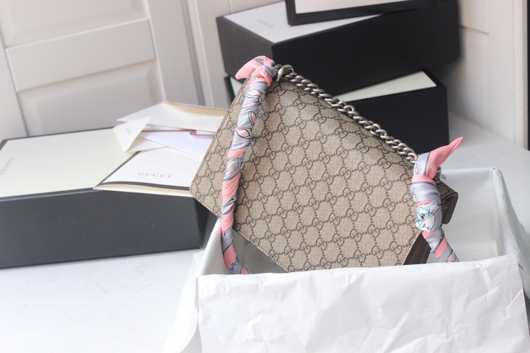 Gucci Bag Collection crafted with premium materials and signature design 3