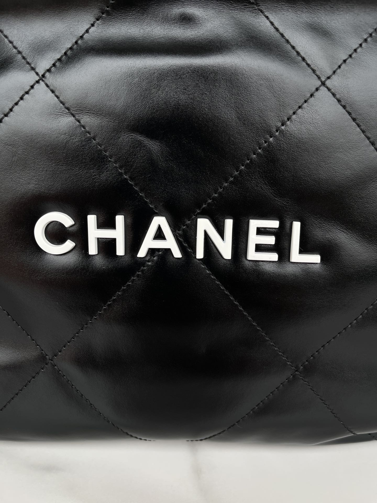 Chanel型号:AS3261简介:原单质量经典之作华丽与气质的前沿是你意想不到的尊贵皮种:原单进口牛皮