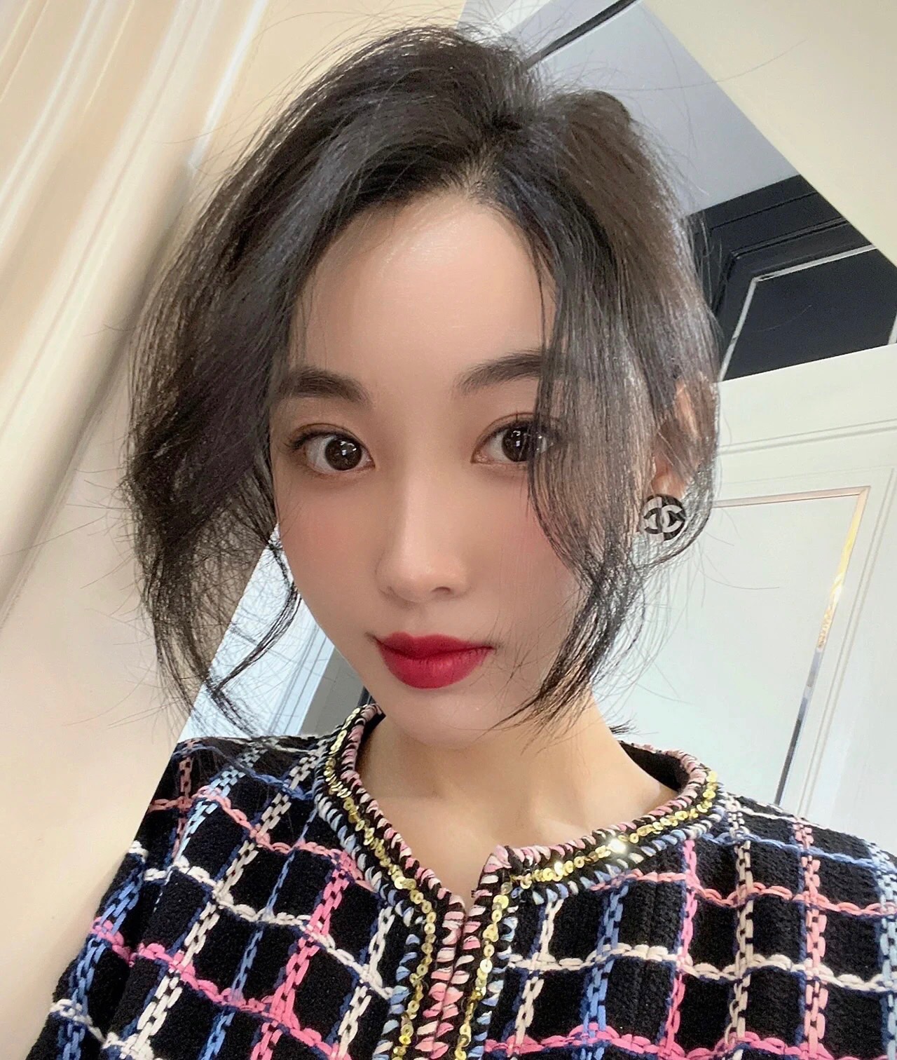 【香亚克力圆块耳钉】Z 3000+太惊喜了这季的亚克力系列！圆形撞色错位拼接的设计实在太太太有趣了👍🏻经