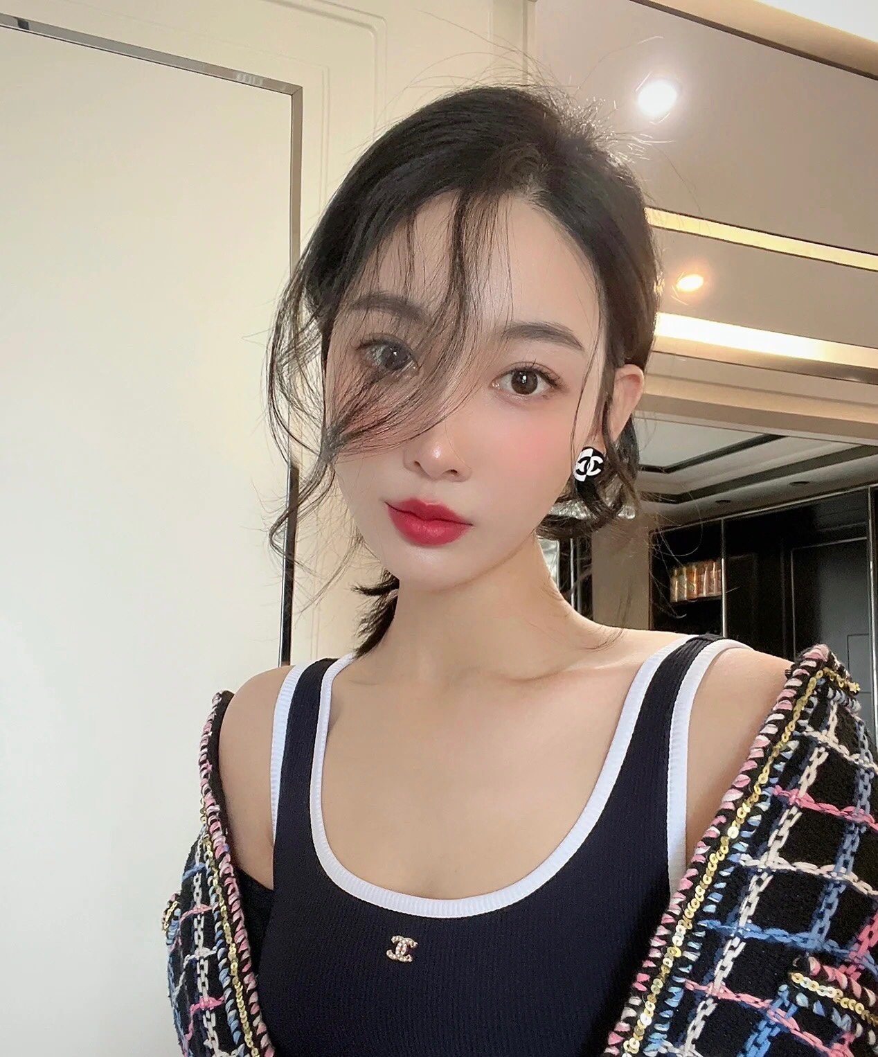 【香亚克力圆块耳钉】Z 3000+太惊喜了这季的亚克力系列！圆形撞色错位拼接的设计实在太太太有趣了👍🏻经