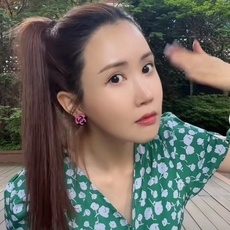 【香亚克力圆块耳钉】Z 3000+太惊喜了这季的亚克力系列!圆形撞色错位拼接的设计实在太太太有趣了👍🏻经 【香亚克力圆块耳钉】Z 3000+太惊喜了这季的亚克力系列!圆形撞色错位拼接的设计实在太太太有趣了👍🏻经