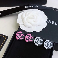 【香亚克力圆块耳钉】Z 3000+太惊喜了这季的亚克力系列!圆形撞色错位拼接的设计实在太太太有趣了👍🏻经 【香亚克力圆块耳钉】Z 3000+太惊喜了这季的亚克力系列!圆形撞色错位拼接的设计实在太太太有趣了👍🏻经
