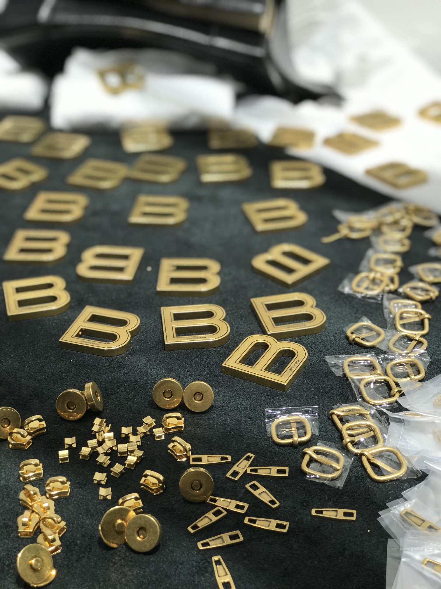 Solid brass base with gold electroplating (0.35-micron measurable thickn - Comprehensive 2