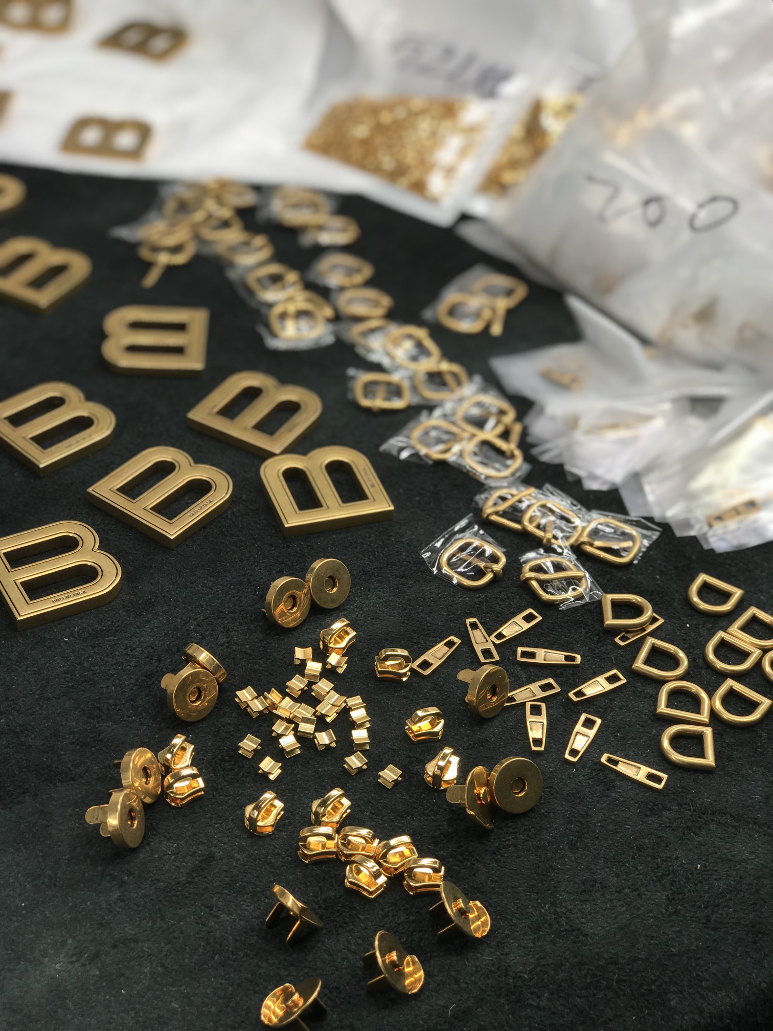 Solid brass base with gold electroplating (0.35-micron measurable thickn - Comprehensive 5