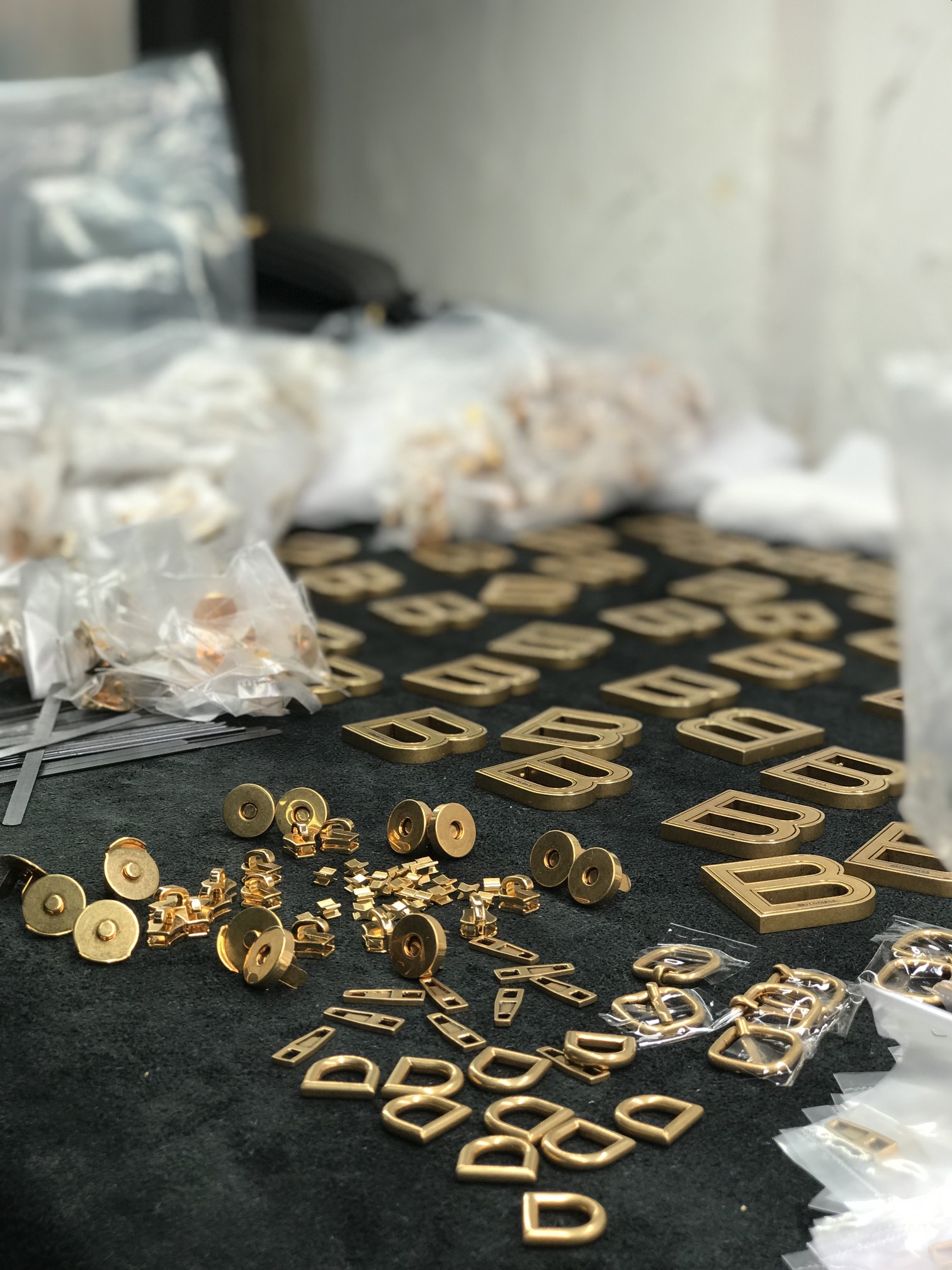 Solid brass base with gold electroplating (0.35-micron measurable thickn - Comprehensive 9