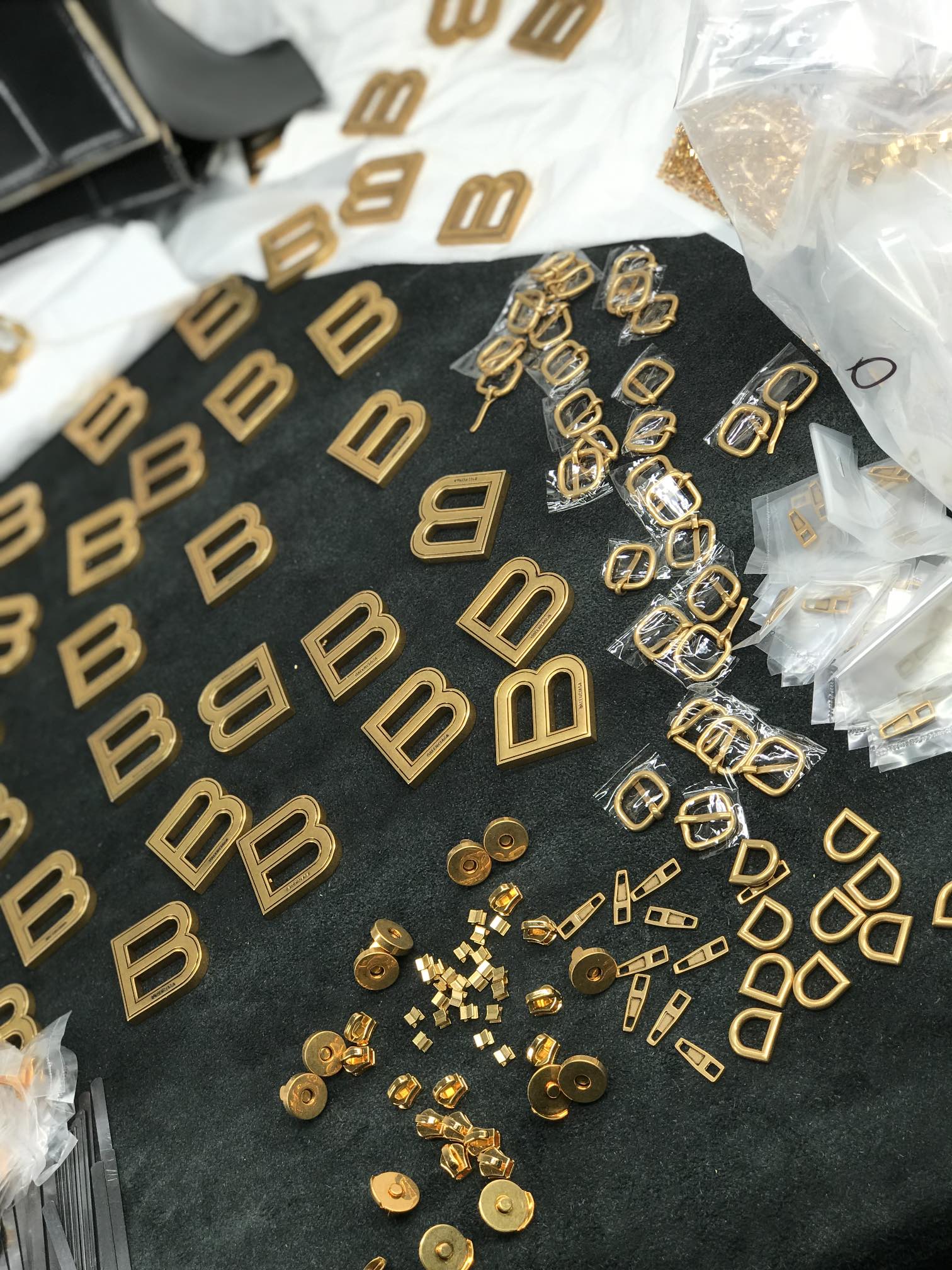Solid brass base with gold electroplating (0.35-micron measurable thickn - Comprehensive 7