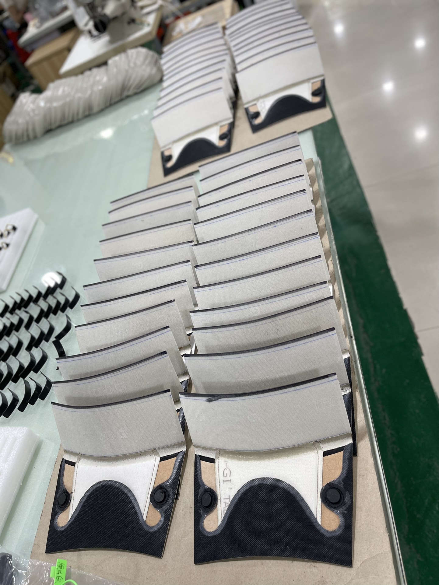 看看我们对产品的质量要求，展示这些车间散件图给亲们就是让你们知道我们里面都用了什么托料都托了些什么东西那个部位该托什么，这样出来的效果才能和媲美 6