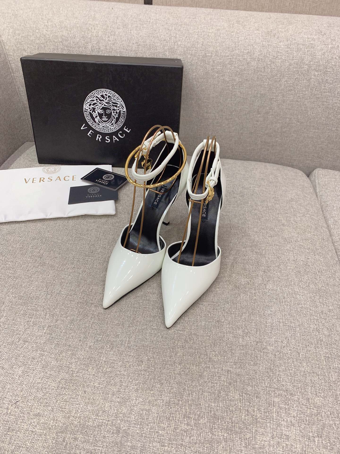 Versace’s New High Heels: Italian Skin, 10 cm High, Sizes 35-39 - 图片 1