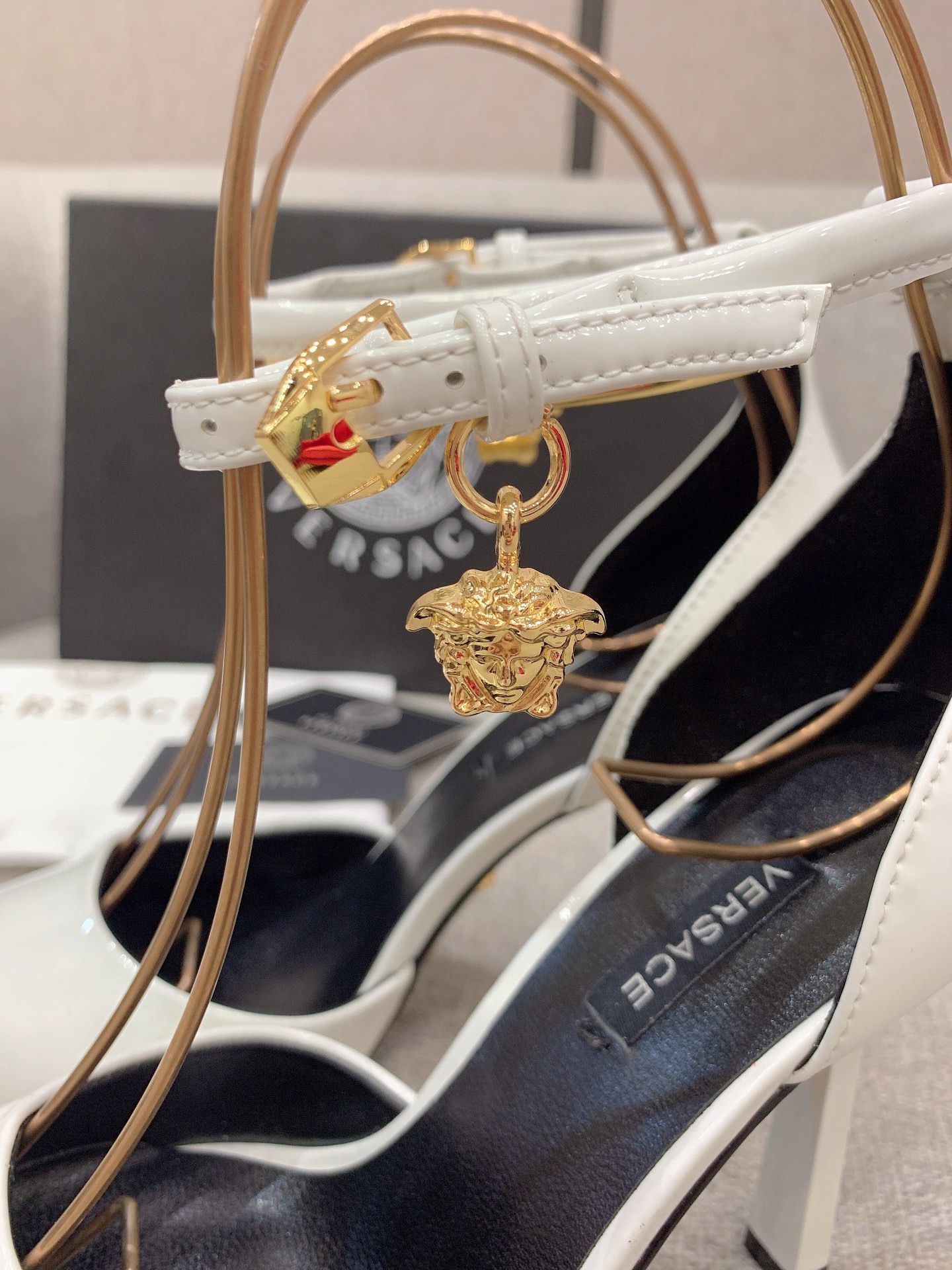 Versace’s New High Heels: Italian Skin, 10 cm High, Sizes 35-39 - 图片 8