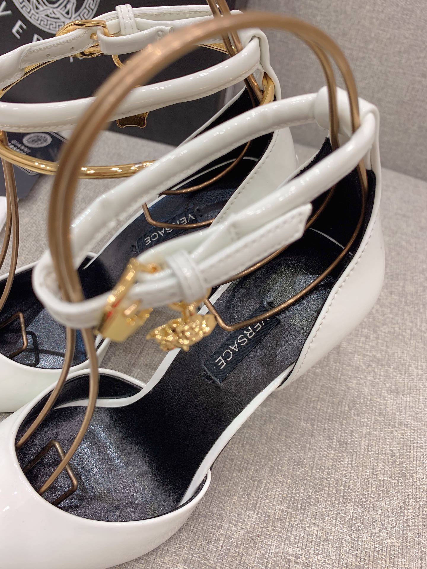 Versace’s New High Heels: Italian Skin, 10 cm High, Sizes 35-39 - 图片 6