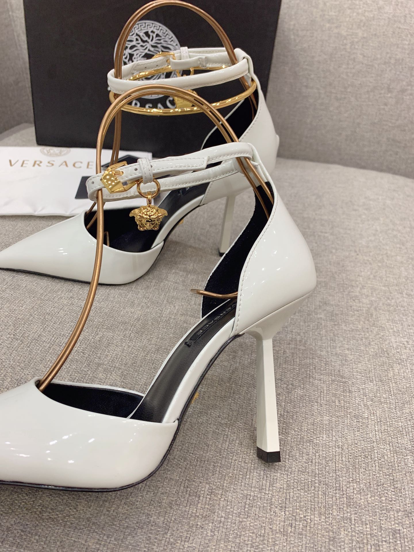 Versace’s New High Heels: Italian Skin, 10 cm High, Sizes 35-39 - 图片 7