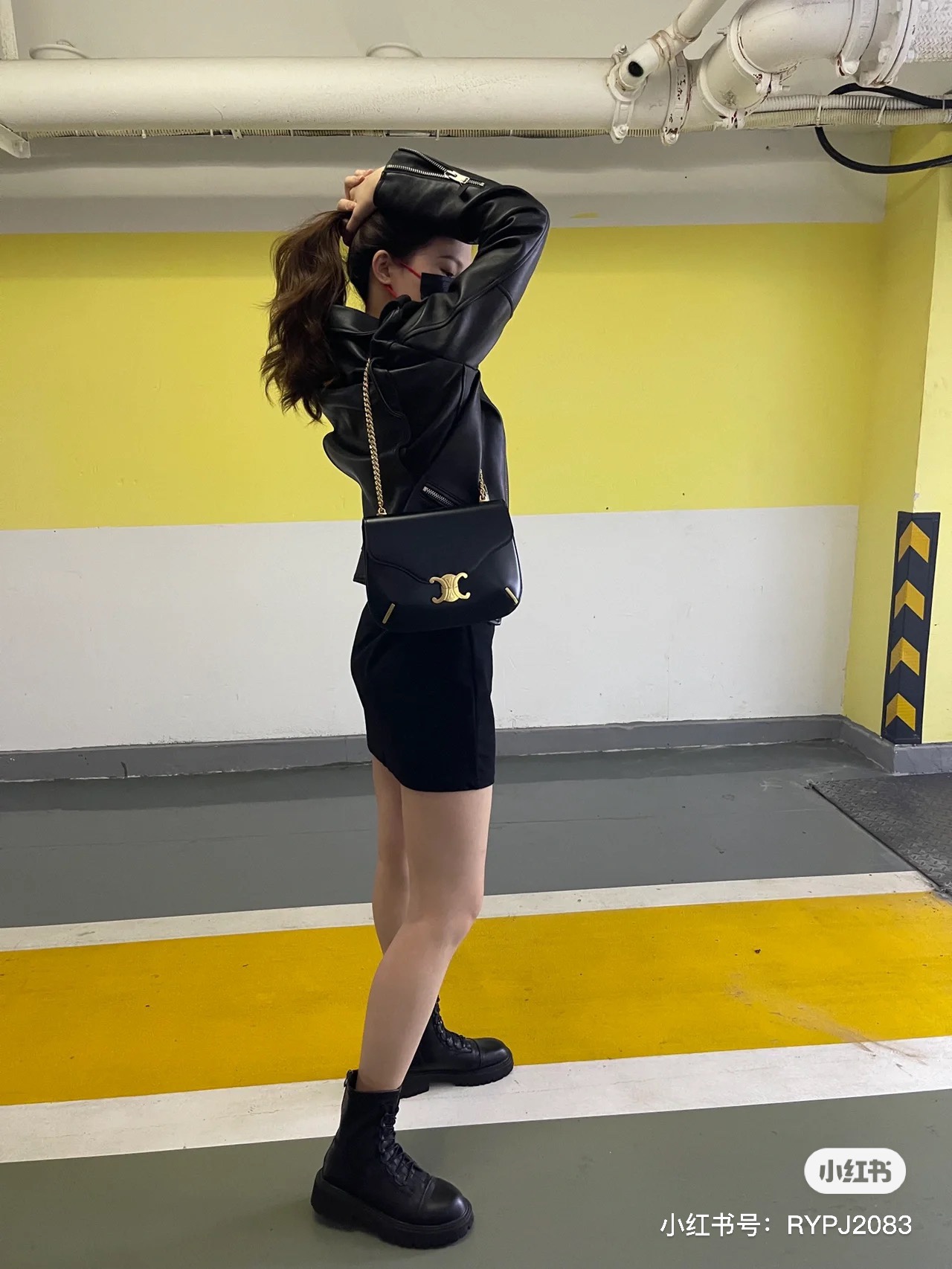 NO:213902,The overall style is very gray and elegant, the black and gold YYDS is still so classic and gorgeous, #Arc de Triomphe is extremely exquisite, the shoulder strap is praised, the leather strap is not very popular, the length has increased, and it will never be like the underarm bag, Celline, celine, celine19860909整体风格灰常大气,黑金YYDS依旧那么经 典辣么华丽、#凯旋门异常精美 肩带好评,皮 带个人不是很喜欢、 长度有所增加,再也不会 像背腋下包一样,赛琳celine,celine,celine,Bag