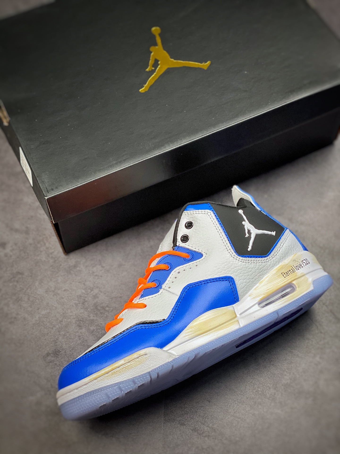200 Air Jordan Courtside 23  乔丹23代 白蓝橙 乔丹篮球鞋系列  AR1000-104