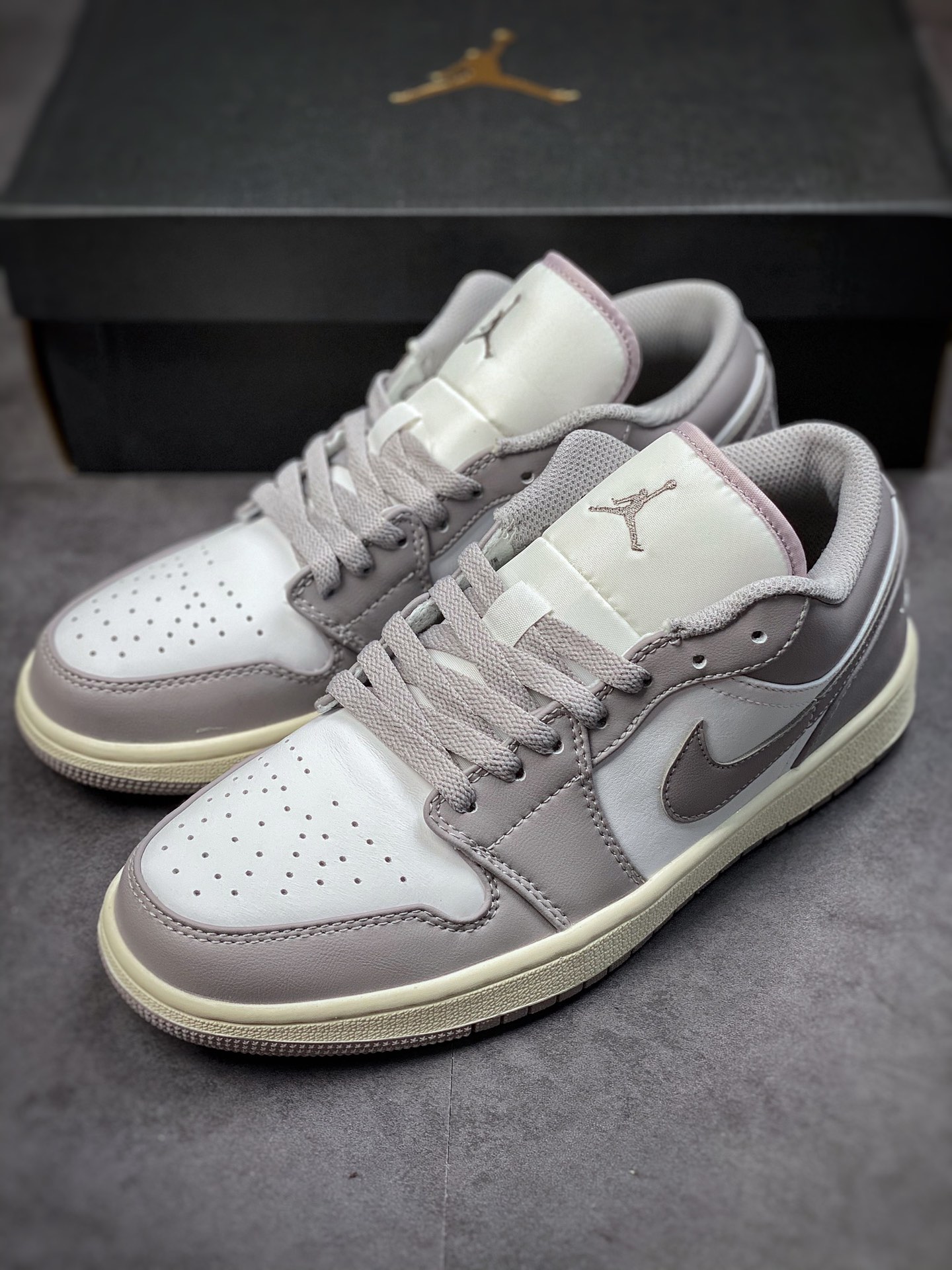 Air Jordan 1 Low grey and white AJ1 Joe 1 low-top casual sneakers 553558-053