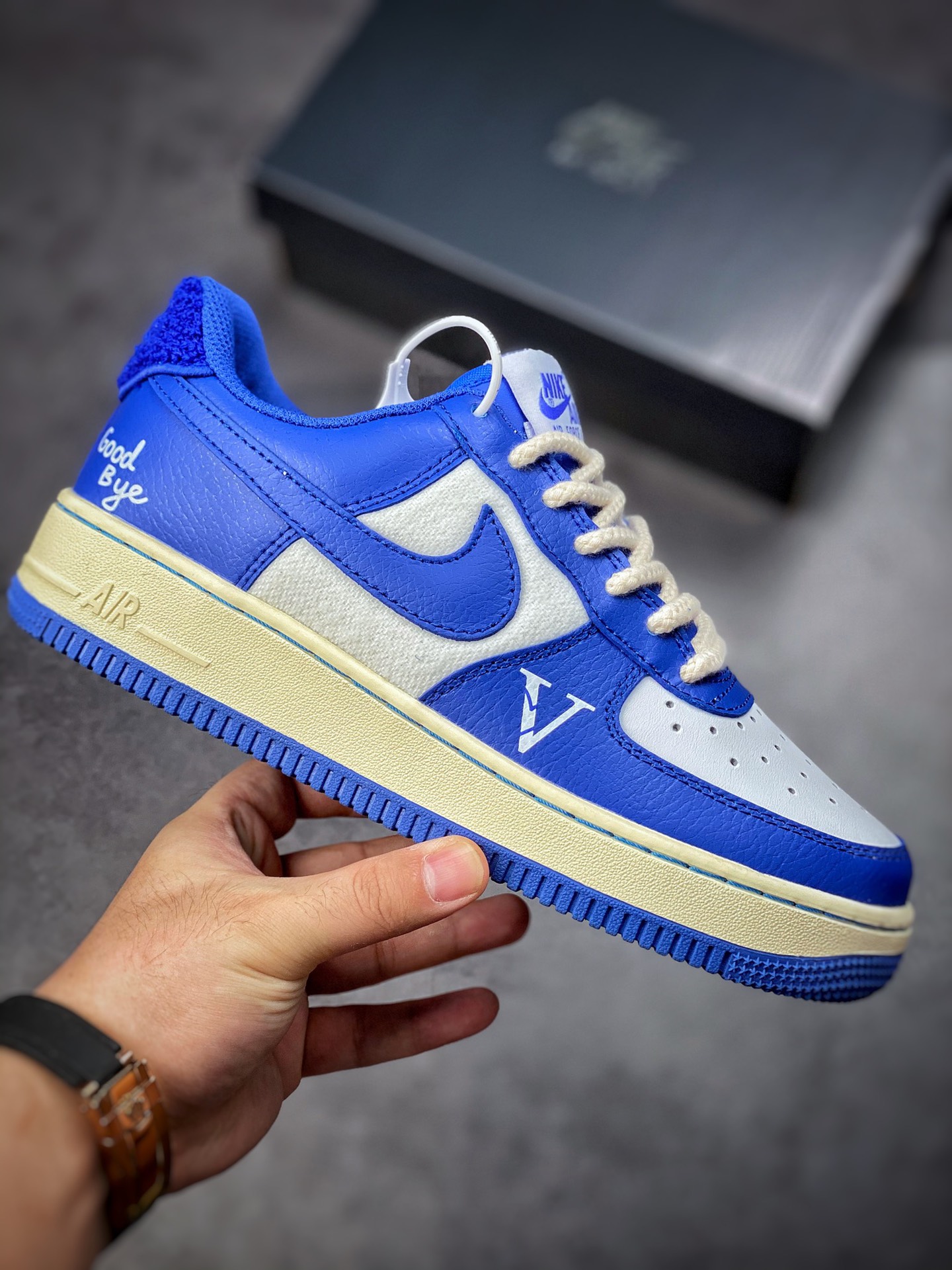240 Nike Air Force 1 Low 07 二次元复古主题白蓝涂鸦DO5220-165