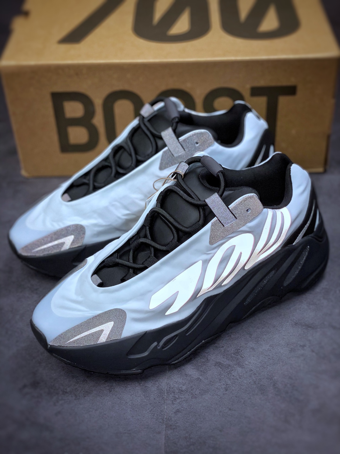 Adidas Originals Yeezy Boost 700 MNVN Blue Tint yeezy 700 GZ0711