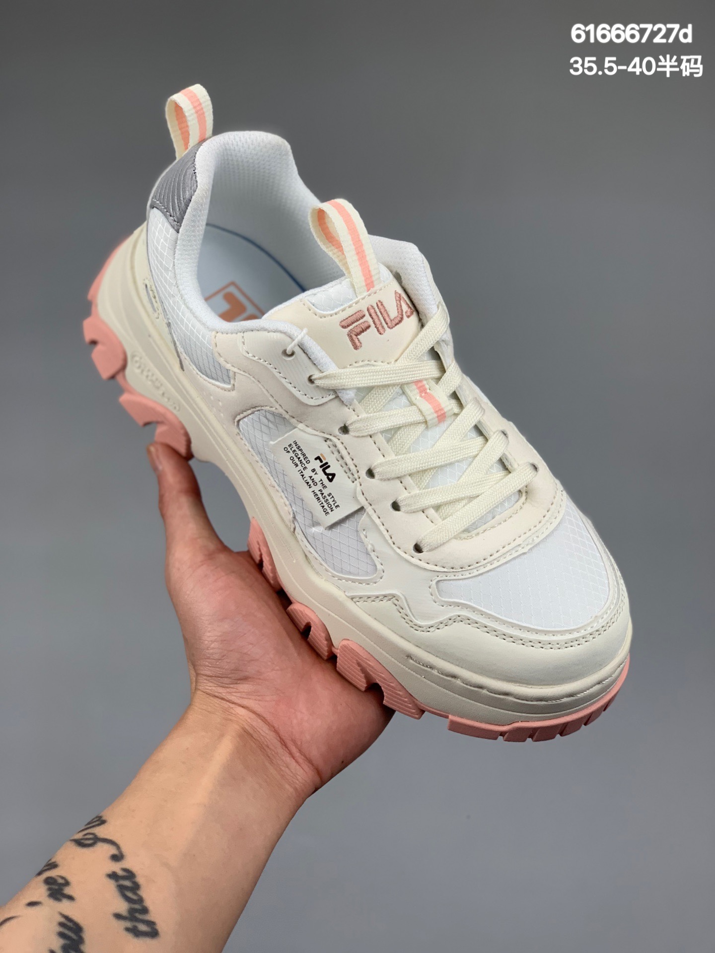 本地
标⁠真 式⁠意运动美 乐⁠斐Fila Retro Running 火系⁠星列爹⁠老风增复⁠高中⁠古性休闲运动跑⁠慢鞋  
数⁠码：35.5-40半⁠丨码
编码：61666727d