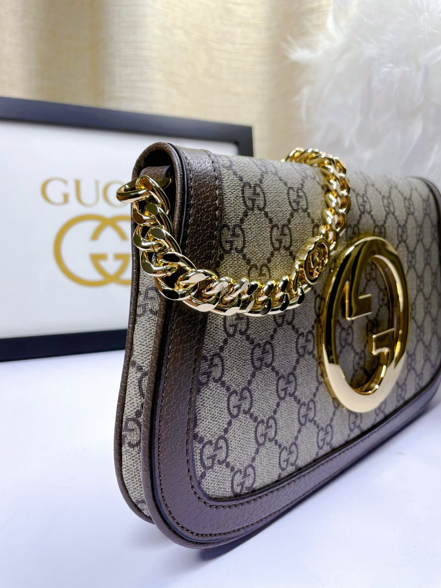 Gucci Blondie 腋下包 - 互扣老花デザインと多機能ショルダーストラップ