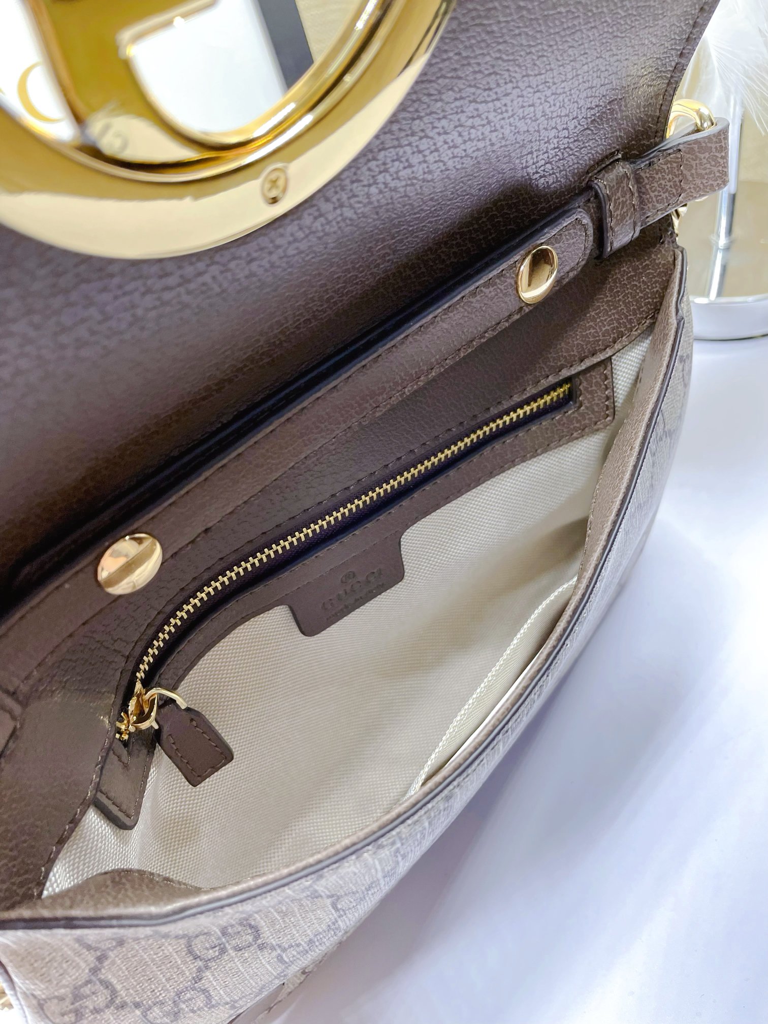 Gucci Blondie 腋下包 - 互扣老花デザインと多機能ショルダーストラップ